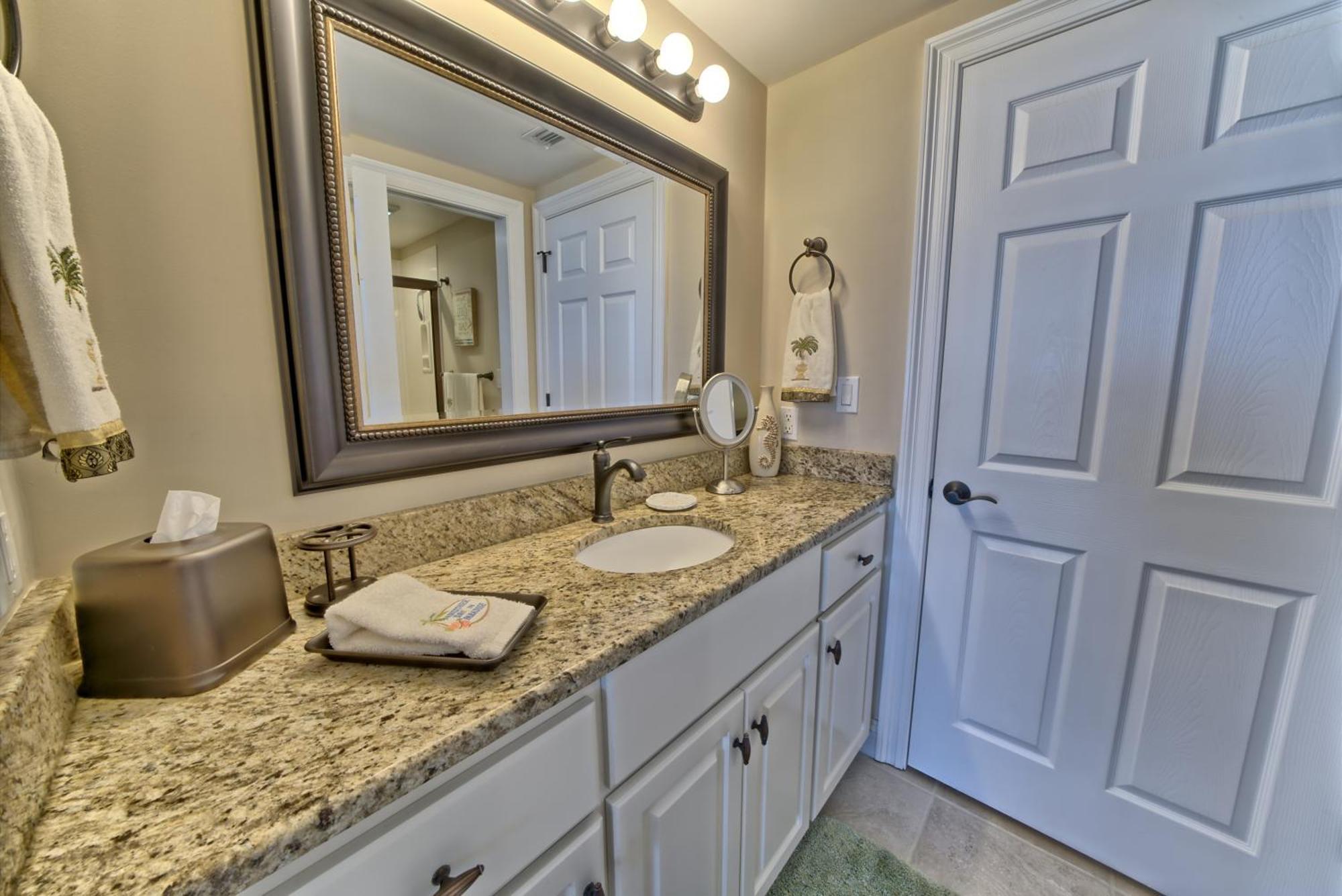 Oceanfront Paradise With Pool Access - 0606 Apartment Panama City Beach