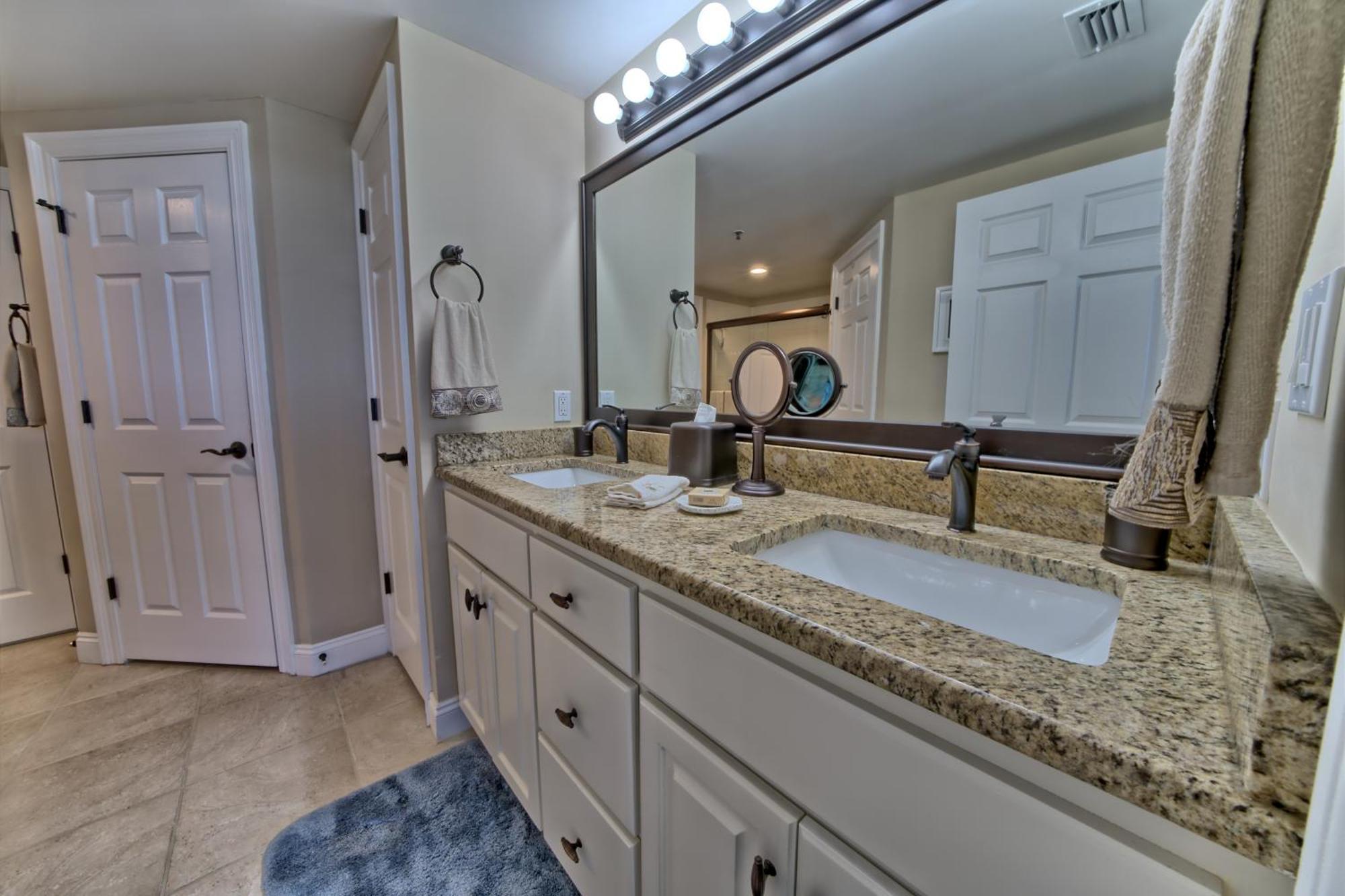 Apartment Oceanfront Paradise With Pool Access - 0606 Panama City Beach